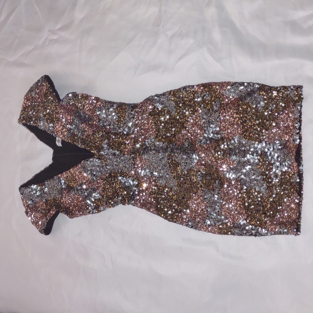Dress The Population Women's Zoe Cap Sleeve Plunging Neck Sequin Cocktail Dress